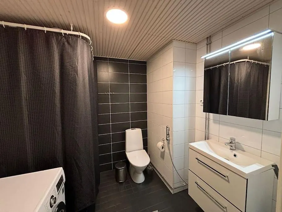 Kotimaailma - Tilava Kolmio Tikkurilassa Vantaa 0*,